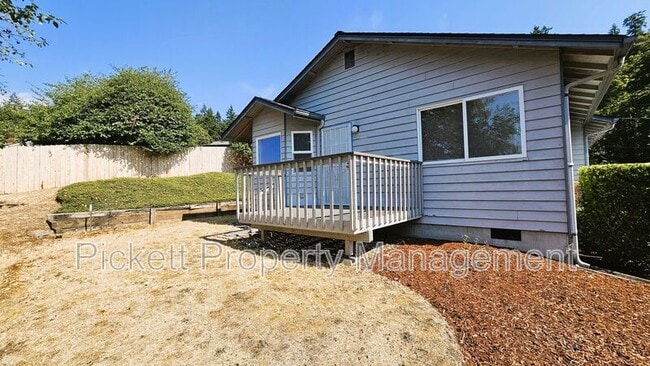 Building Photo - 2641 Stephenson Ave
