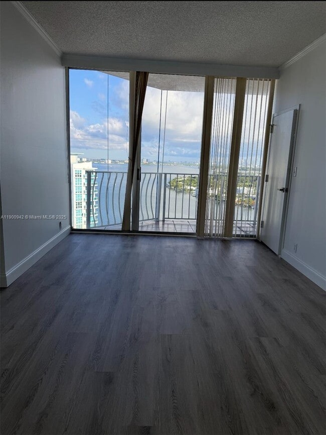 Building Photo - 7601 E Treasure Dr