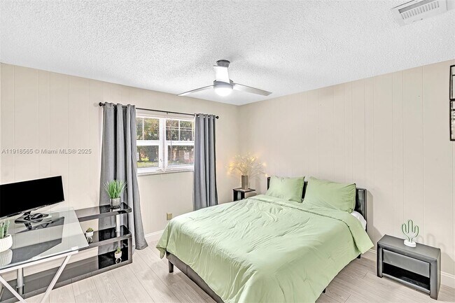 Building Photo - 2191 SW 27th Ln