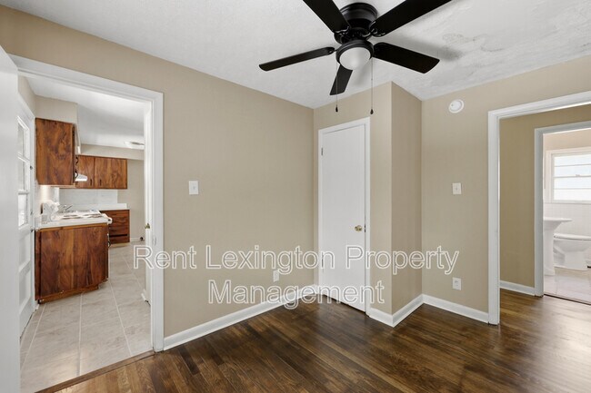 Building Photo - 141 Zandale Dr