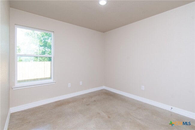 Building Photo - 806 Wide Mdw Dr