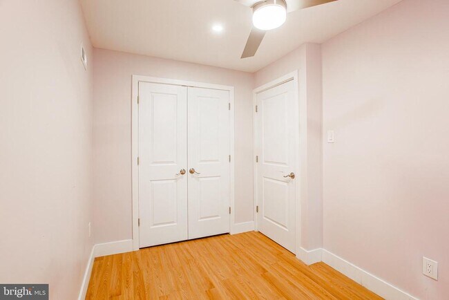 Building Photo - 1317 N Myrtlewood St
