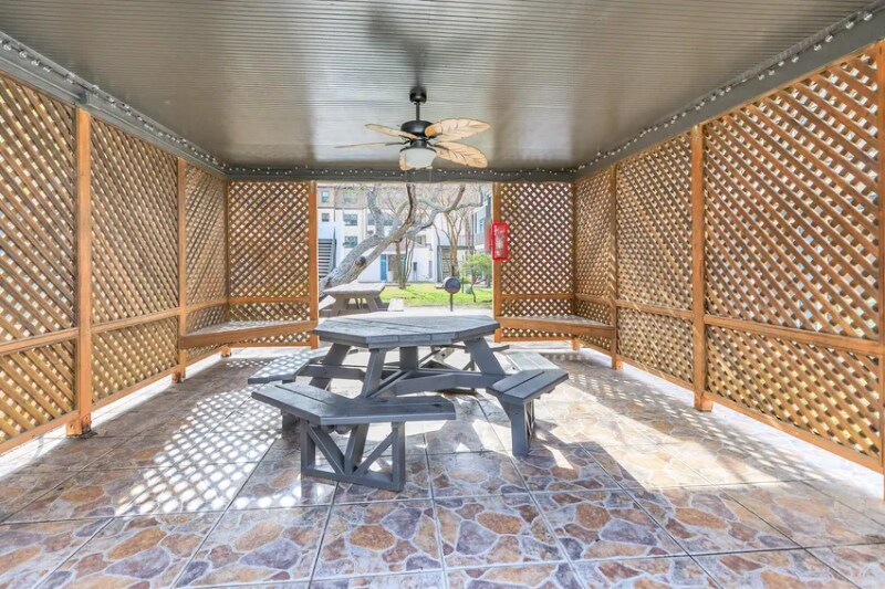 Building Photo - 4645 Ocean Dr