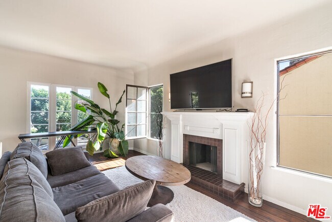 Building Photo - 751 Croft Ave