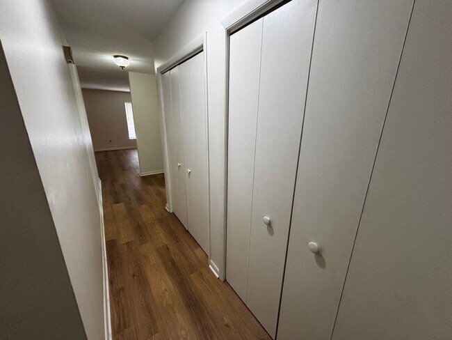 Building Photo - 2/2 Fully Renovated Home in Silver Springs...