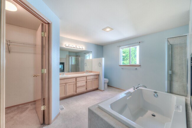 Building Photo - 14736 SE 185th Pl