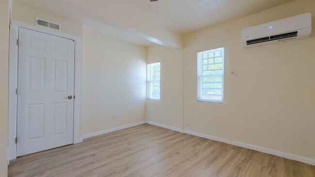 Building Photo - Newly Remodeled 3 Bedroom 2 Bath Home!