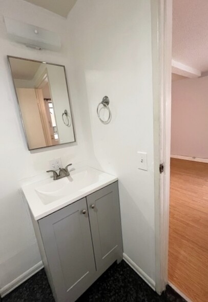 Building Photo - 4553 W 116th St
