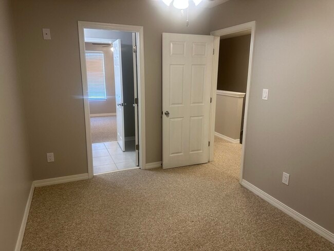 Building Photo - 2703 Bay Club Dr