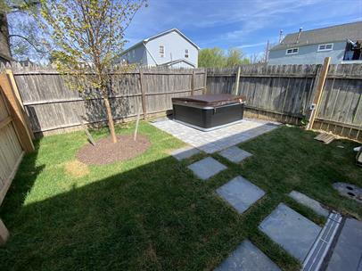 Building Photo - Charming Newly Renovated Down Stairs Apartment in the Heart of Downtown Winchester