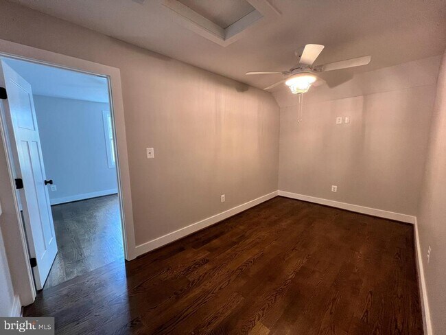 Building Photo - 210 Point Ln