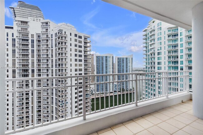 Building Photo - 801 Brickell Key Blvd