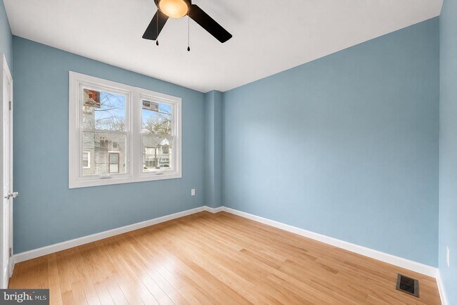 Building Photo - 565 Lamberton St