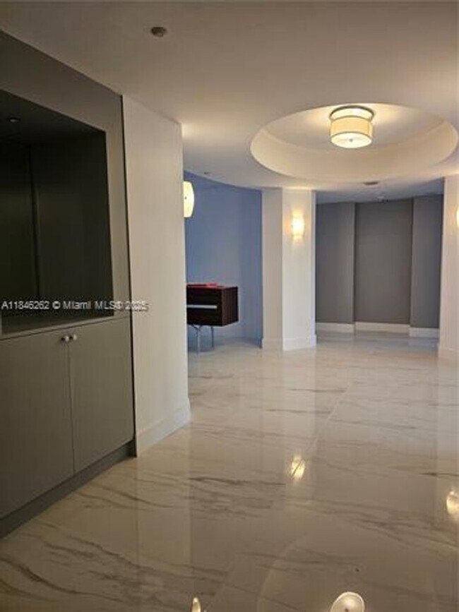 Building Photo - 19111 Collins Ave