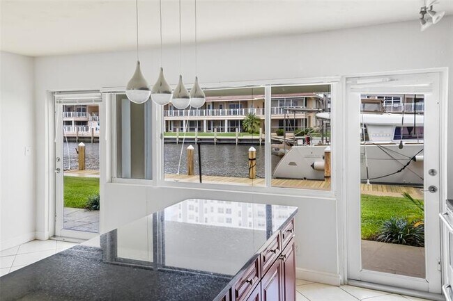 Building Photo - 2881 NE 32nd St