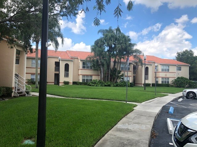 Building Photo - 3380 Pinewalk Dr N