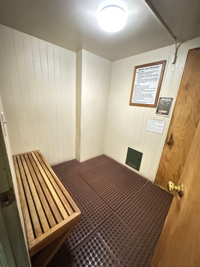 Building Photo - 1 Bed 1 Bath renovated with parking at Alo...