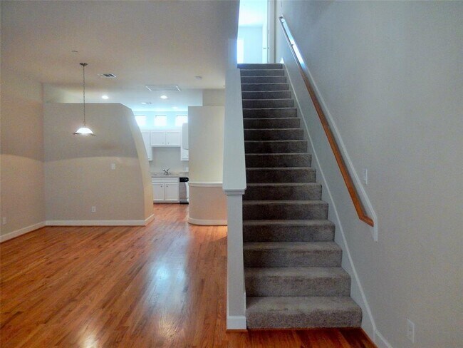 Building Photo - 11315 Main St