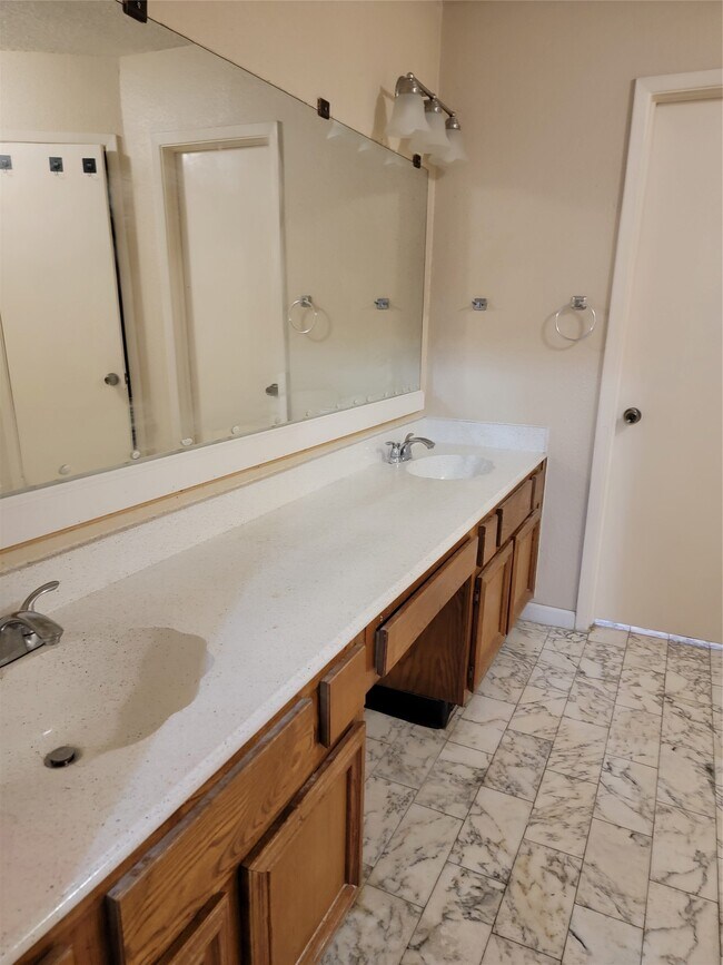 Building Photo - 6707 Loch Bruceray Dr