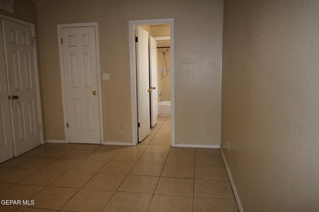 Building Photo - 10711 Ivanhoe Dr