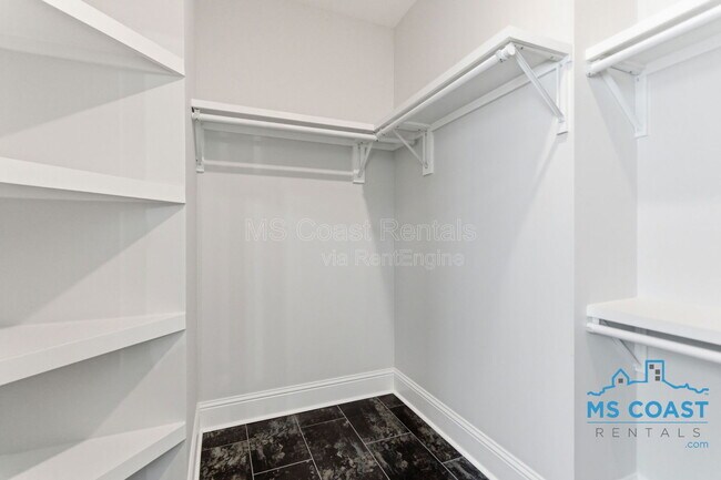 Building Photo - 15334 Oak Creek Cove