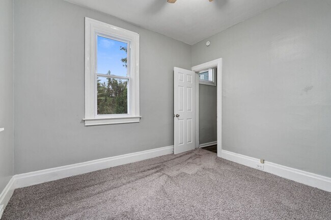 Building Photo - 230 N Balph Ave