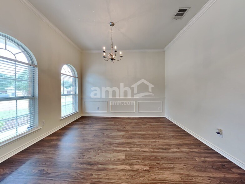 Building Photo - 1385 Tanglevine Dr