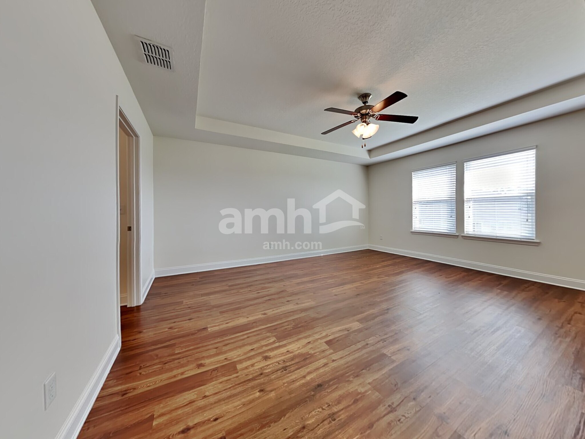 Building Photo - 3308 Roundabout Dr