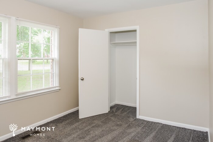 Building Photo - 3704 Lakewood Dr NW