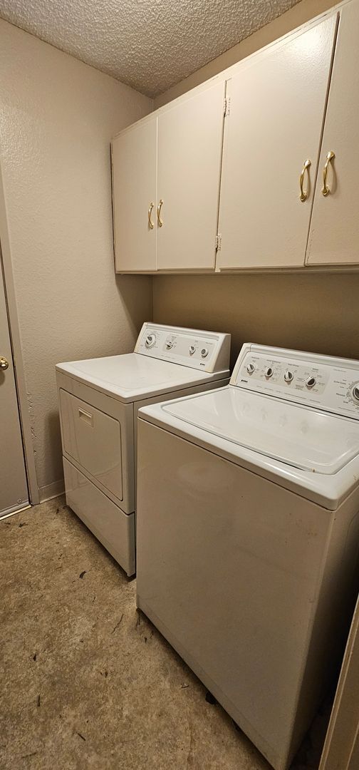 Building Photo - For Rent 3 bedroom 2 bath 2 car garage, Mi...