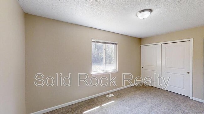 Building Photo - 2505 Gina Dr