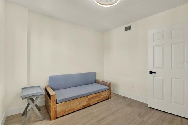 Building Photo - 670 Island Way