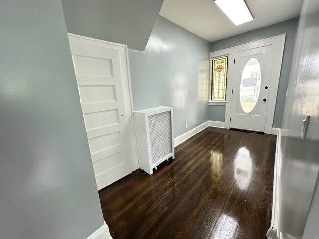 Building Photo - 433 Ridgefield Ave