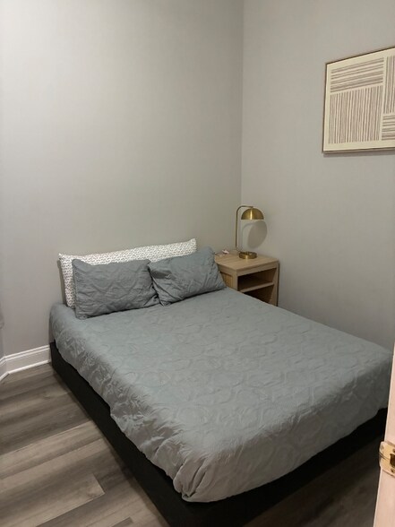 Building Photo - 118 N Mozart St