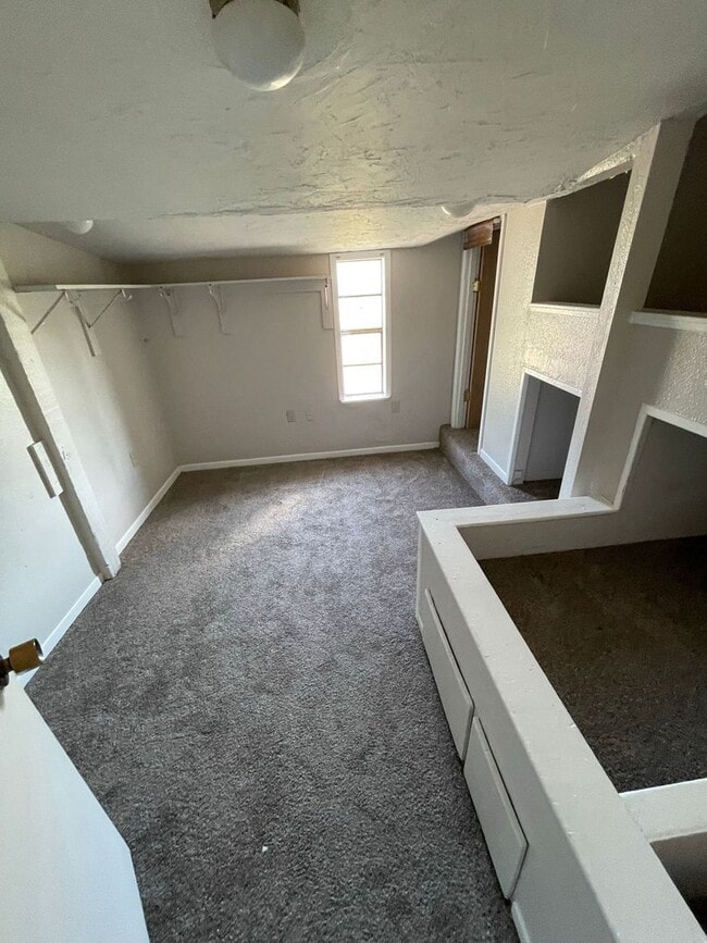 Building Photo - Spacious & Affordable Home for Lease on Go...