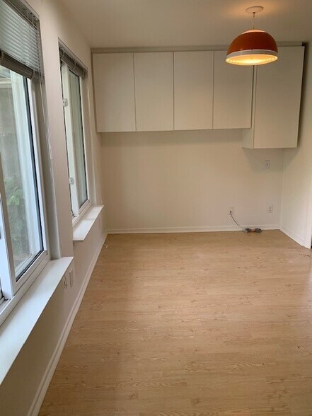 Building Photo - 270 Savona Ave