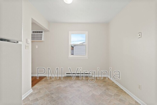 Building Photo - 2412 Courtney Ave