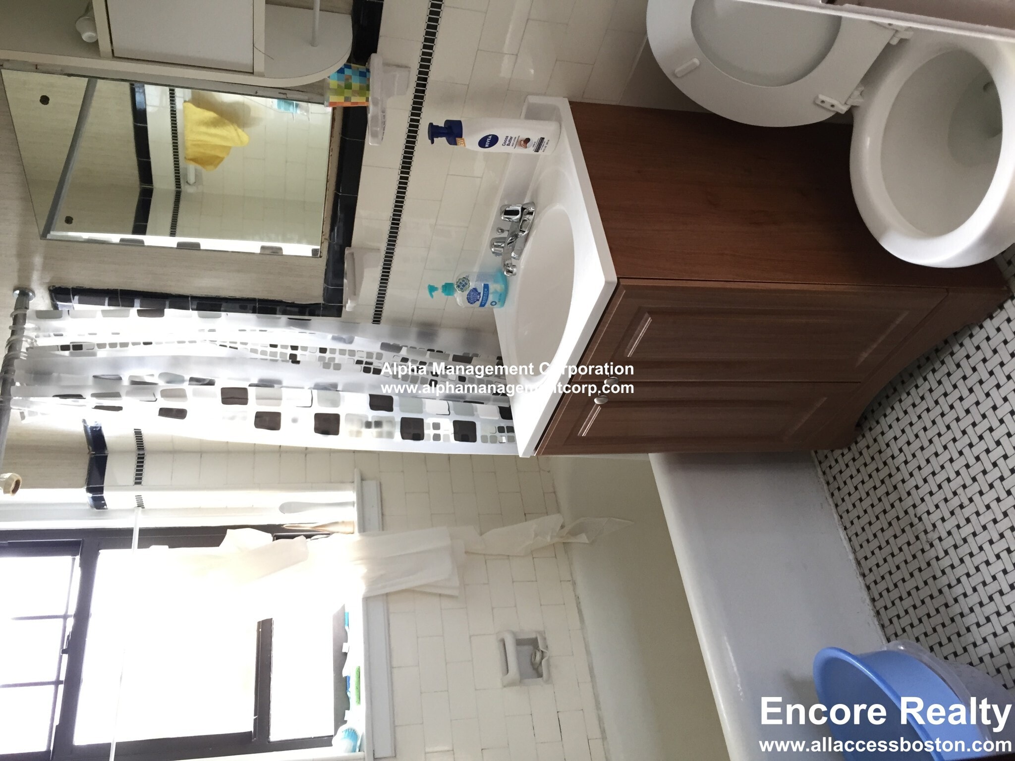 Building Photo - 349 Pleasant St