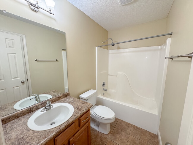 Building Photo - 1001 Bradford Way