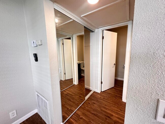 Building Photo - 774 Eastshore Terrace