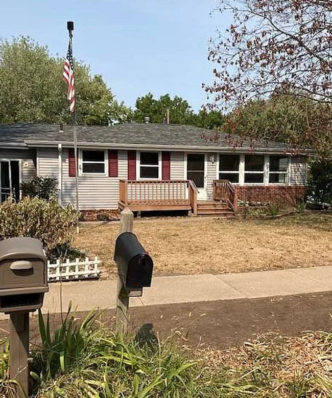 Building Photo - Nice west side Home.3+ bedroom with a cozy backyard