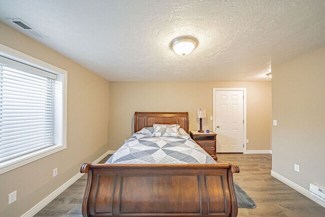 Building Photo - 3660.5 Merlin Dr