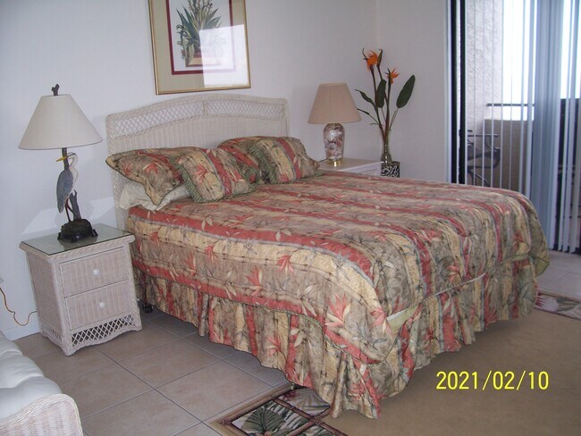 Building Photo - 6035 Sea Ranch Dr