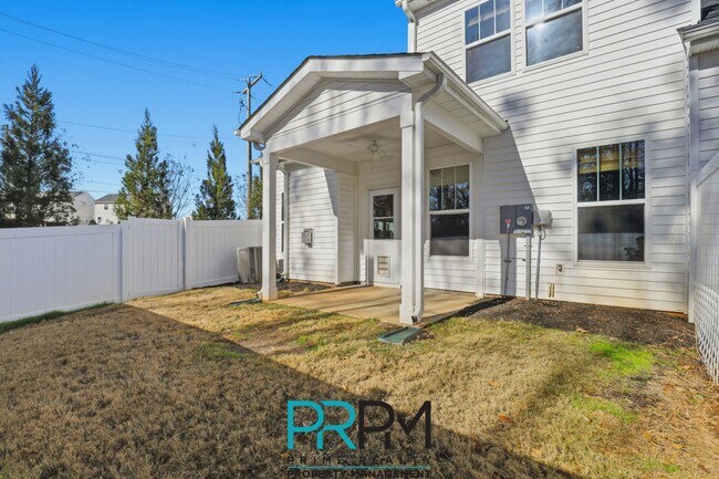 Building Photo - 2 Thornfield Dr