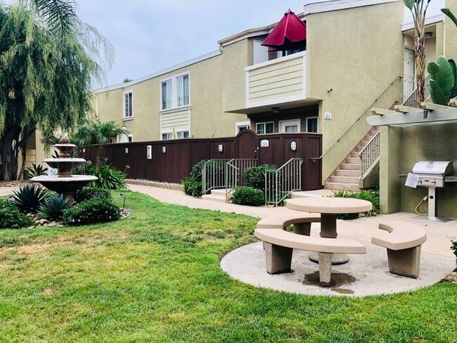 Building Photo - Sunny Top Floor 2BD/2BA Condo in Desirable Balboa Ridge Community in Clairemont