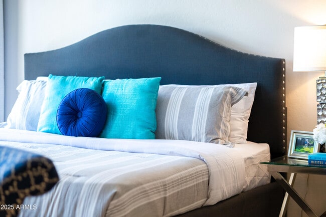 Building Photo - 914 E Osborn Rd