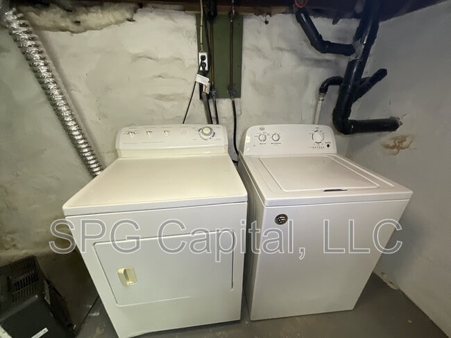 Building Photo - 218 W Middle St