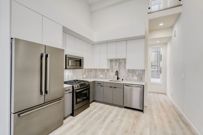 Building Photo - Stylish Seattle Home | 2 Bed, 2 Bath + A/C & Private Patio
