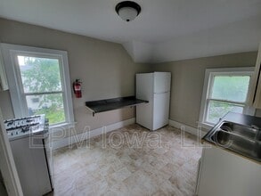 Building Photo - 437 1/2 Riehl Street