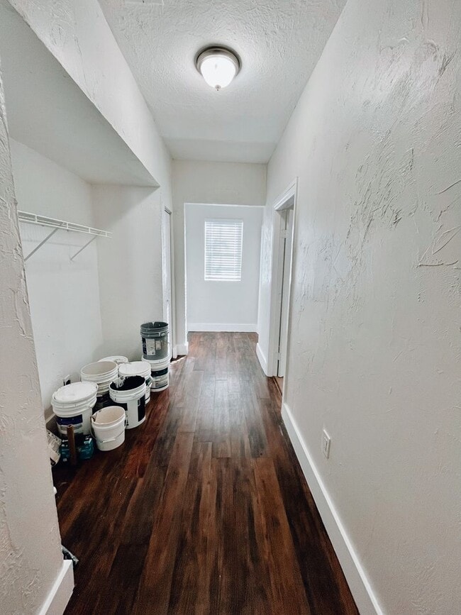 Building Photo - 3/2 Historic Home Available NOW!